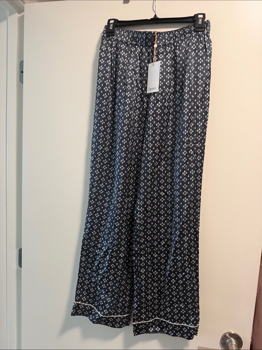 Quince 100% Washable Silk Satin Pajama Pant in Tiny diamonds